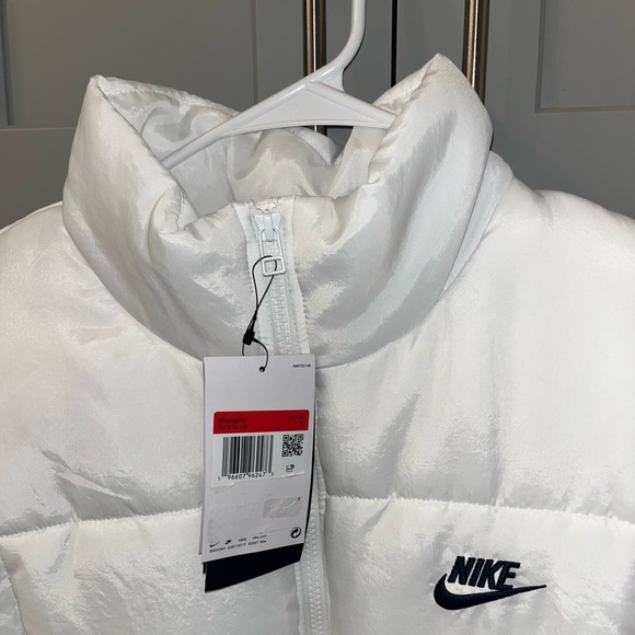 Nike Sportswear Classic Puffer oversized Therma-FIT LOOSE Vest White L MSRP $110 - Picture 4 of 9